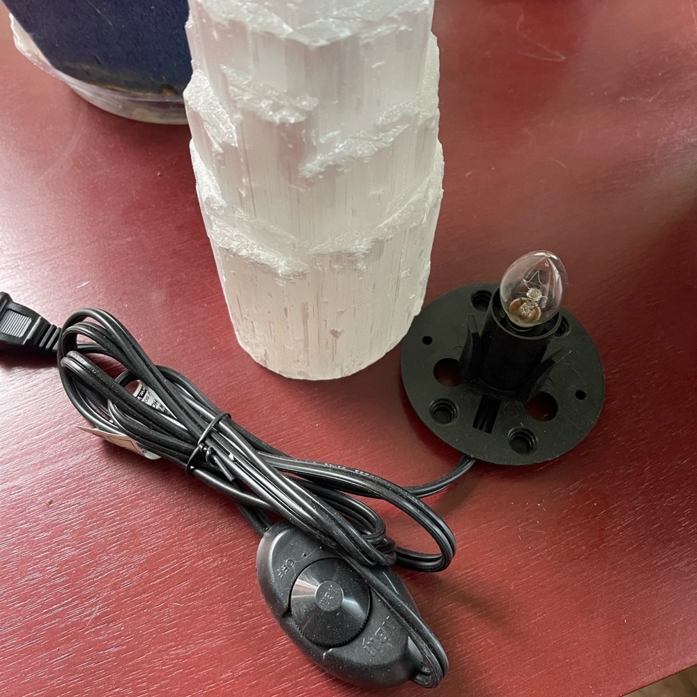 Genuine selenite crystal lamp 5 lb Dimmable - Picture 7 of 10